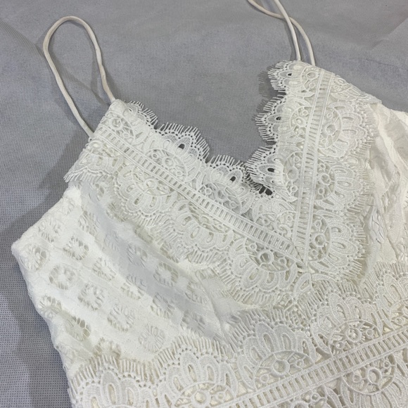 Saints + Secrets white lace dress - Picture 5 of 10